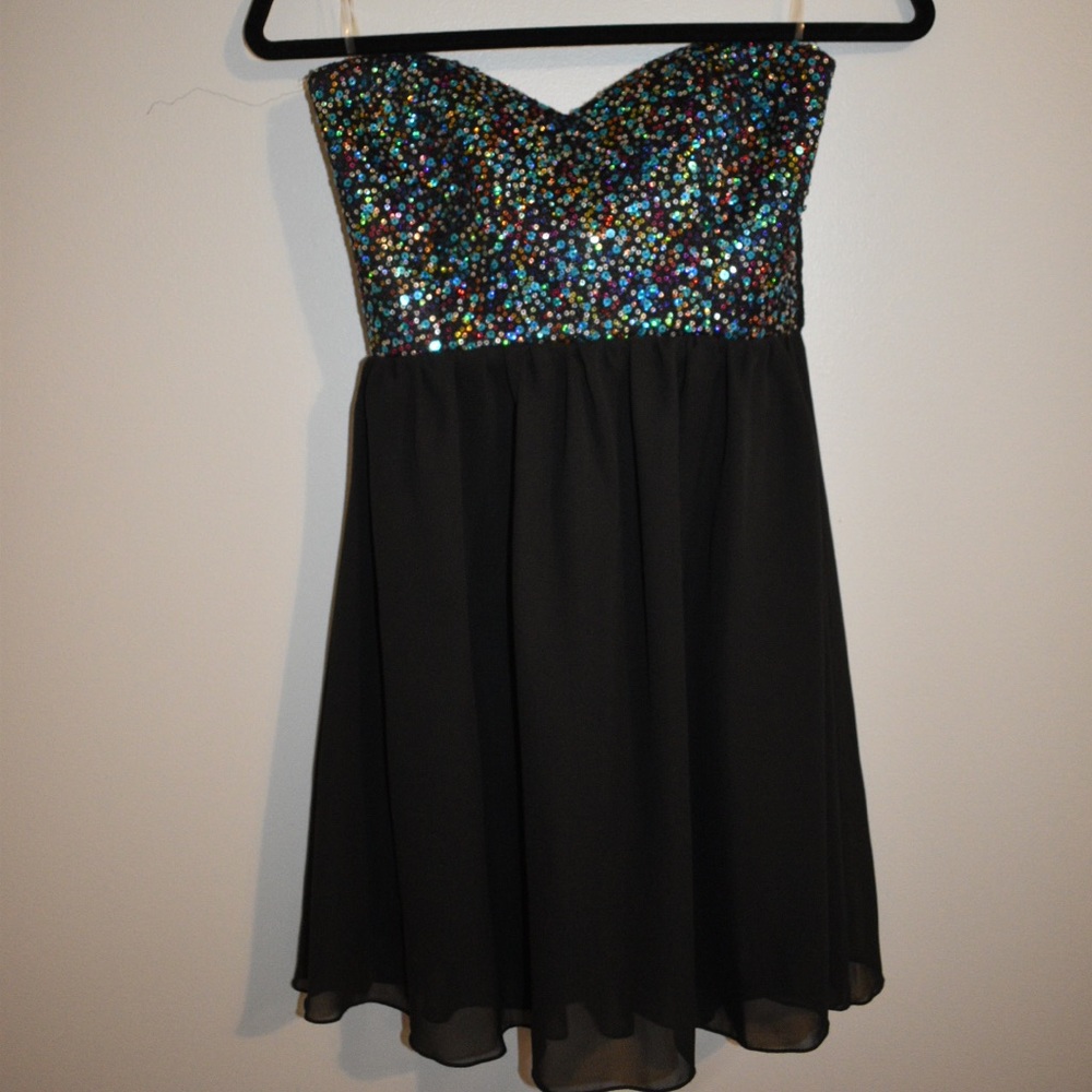 👑STRAPLESS HOCO DRESS👗